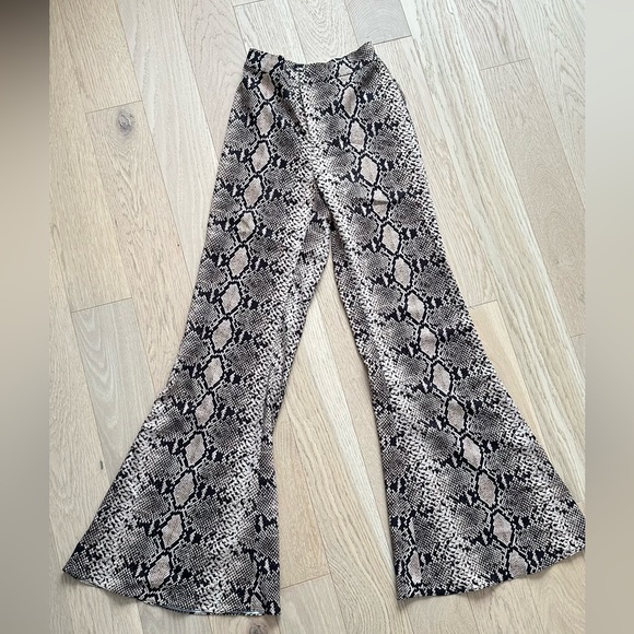 Zara pants Xs snake pattern silk like - Picture 1 of 2